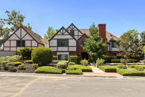 a view of a house with a small yard and plants