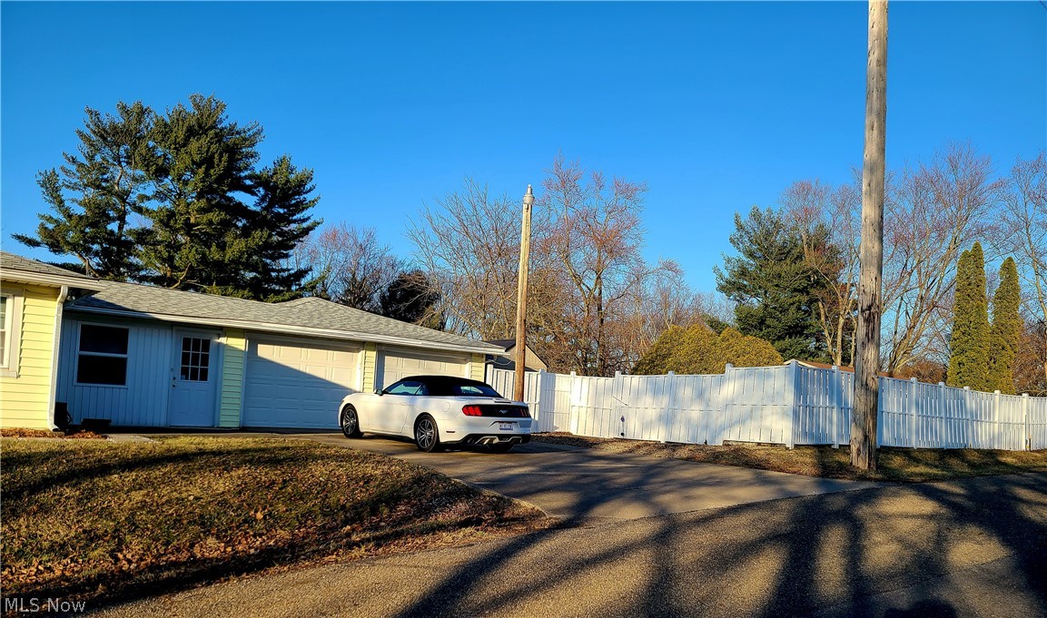 5051 Thursby Road North Canton, OH 44720 - Photo 3 of 16 Side of Home