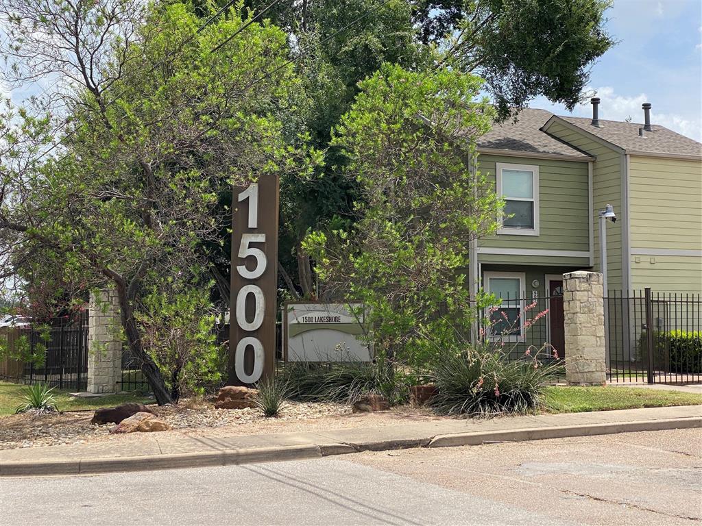 1500 Lake Shore Drive, Unit 213 Waco, TX 76708 - Photo 13 of 21 front view of house with a street