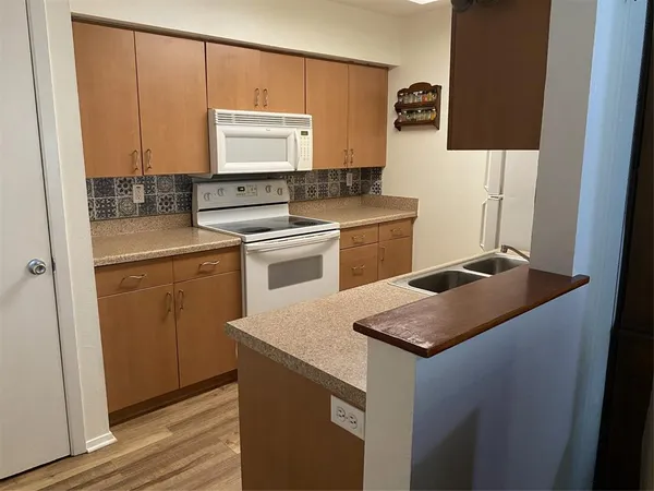 $144,500 | 1500 Lake Shore Drive, Unit 213, Waco, TX 76708