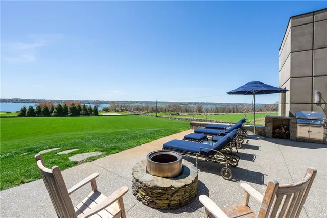 $4,450,000 | 155 West Main Road, Little Compton, RI 02837