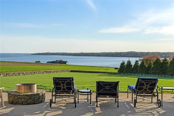 $4,150,000 | 155 West Main Road, Little Compton, RI 02837