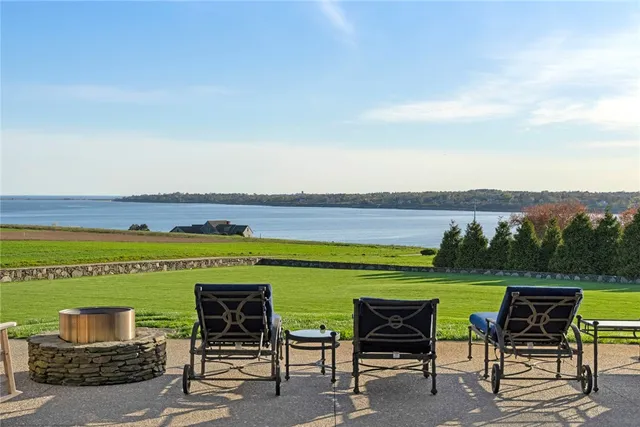 $4,450,000 | 155 West Main Road, Little Compton, RI 02837