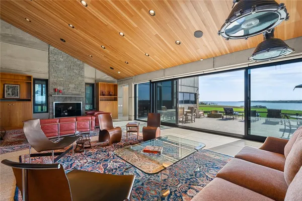 $4,150,000 | 155 West Main Road, Little Compton, RI 02837