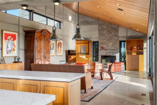 $4,150,000 | 155 West Main Road, Little Compton, RI 02837