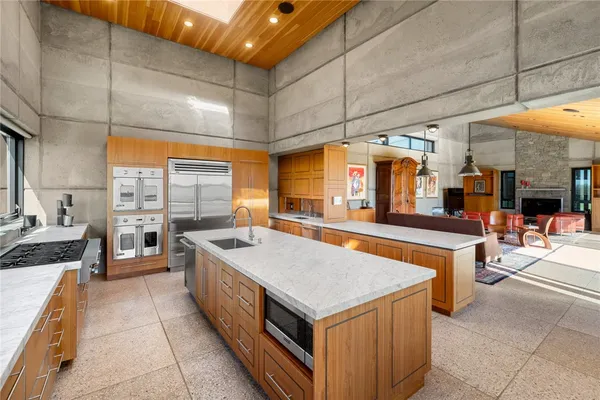 $4,150,000 | 155 West Main Road, Little Compton, RI 02837