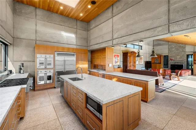 $4,450,000 | 155 West Main Road, Little Compton, RI 02837