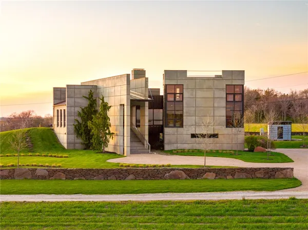 $4,150,000 | 155 West Main Road, Little Compton, RI 02837