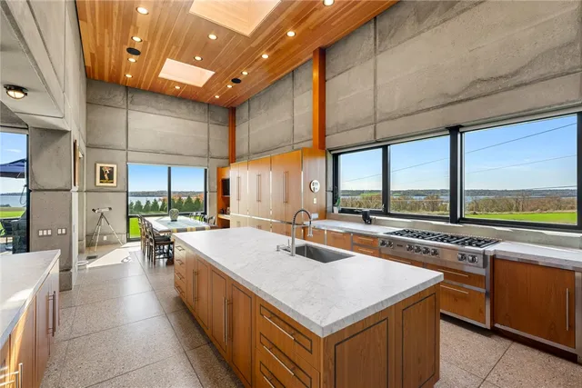 $4,450,000 | 155 West Main Road, Little Compton, RI 02837