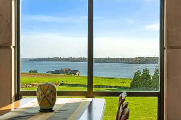 $4,150,000 | 155 West Main Road, Little Compton, RI 02837