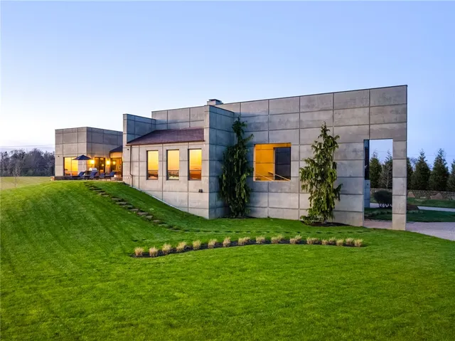 $4,450,000 | 155 West Main Road, Little Compton, RI 02837