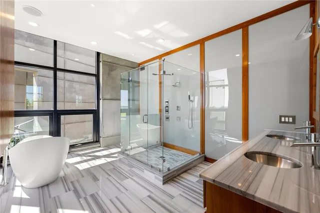 $4,450,000 | 155 West Main Road, Little Compton, RI 02837