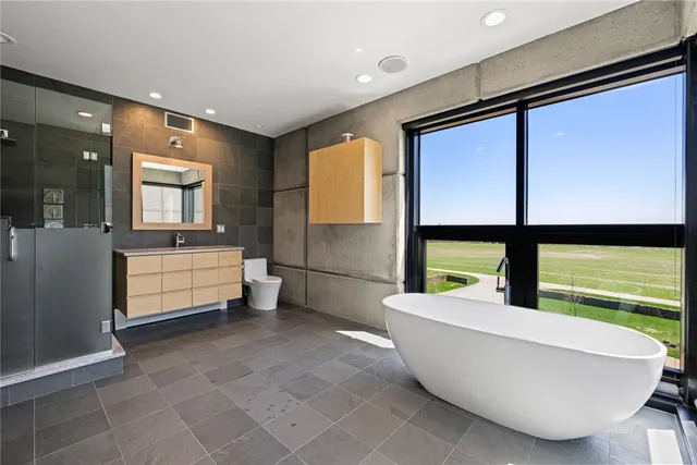 $4,450,000 | 155 West Main Road, Little Compton, RI 02837