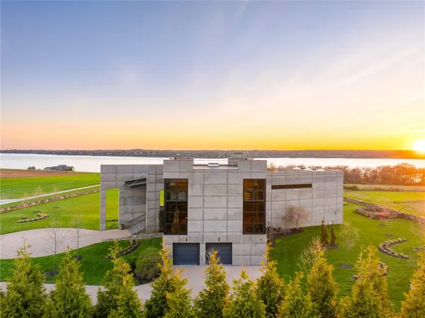 $4,150,000 | 155 West Main Road, Little Compton, RI 02837