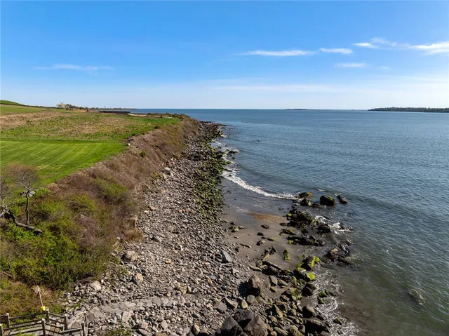 $4,450,000 | 155 West Main Road, Little Compton, RI 02837