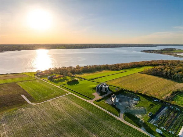 $4,150,000 | 155 West Main Road, Little Compton, RI 02837