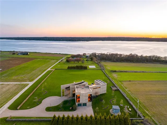 $4,450,000 | 155 West Main Road, Little Compton, RI 02837