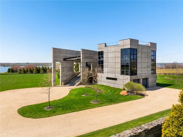 $4,150,000 | 155 West Main Road, Little Compton, RI 02837