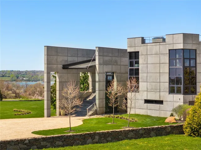 $4,450,000 | 155 West Main Road, Little Compton, RI 02837