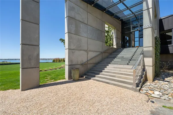 $4,150,000 | 155 West Main Road, Little Compton, RI 02837