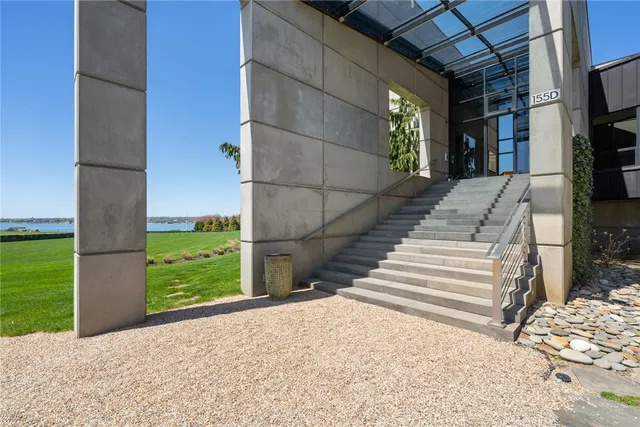 $4,450,000 | 155 West Main Road, Little Compton, RI 02837