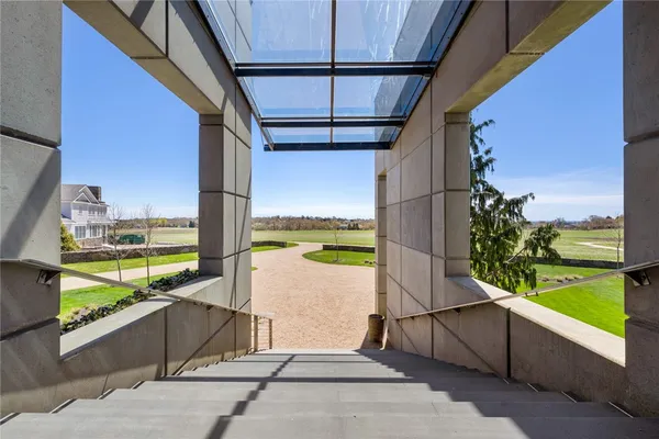 $4,150,000 | 155 West Main Road, Little Compton, RI 02837