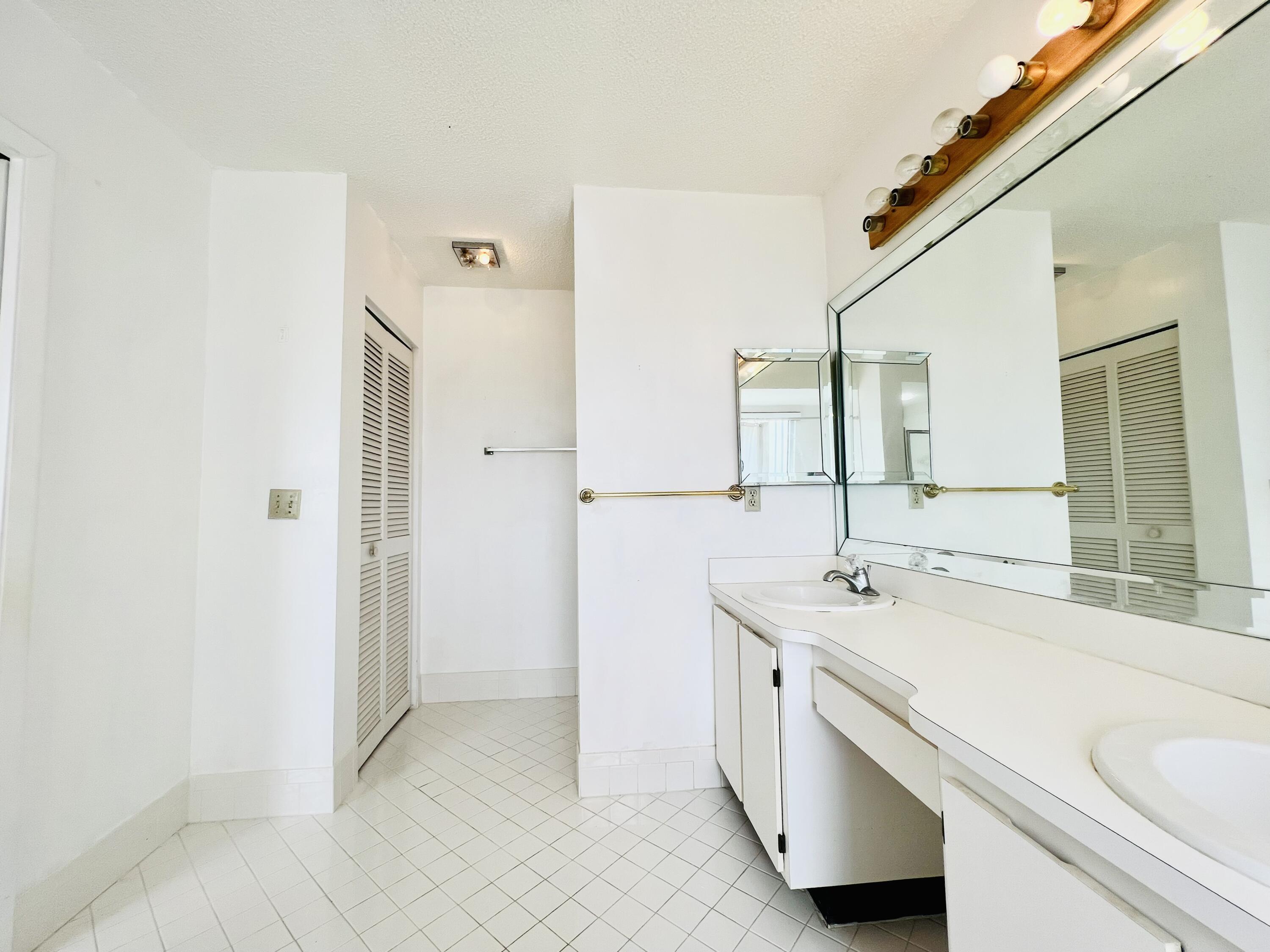 9690 Triton Court Boca Raton, FL 33434 - Photo 19 of 33 MASTER BATHROOM