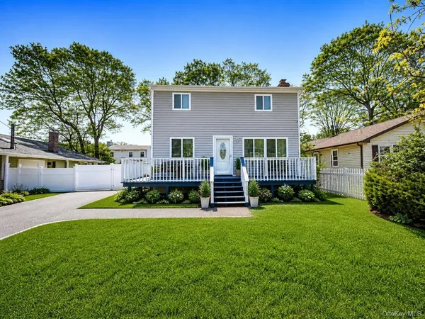 $499,999 | 18 Pennwood Drive, Mastic Beach, NY 11951