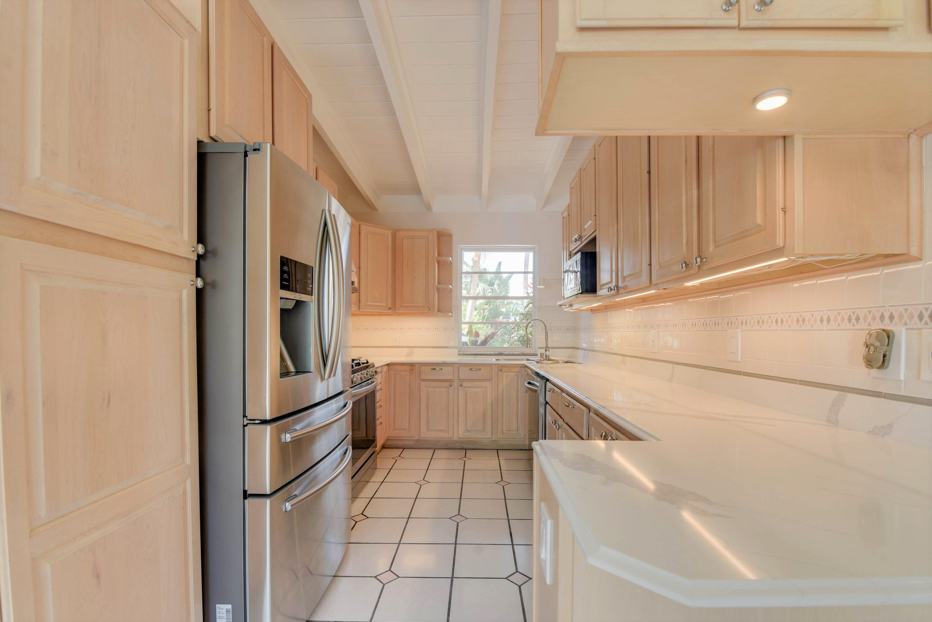 3828 Gillott Road Big Pine Key, FL 33043 - Photo 11 of 46 Kitchen Quartz Countertops