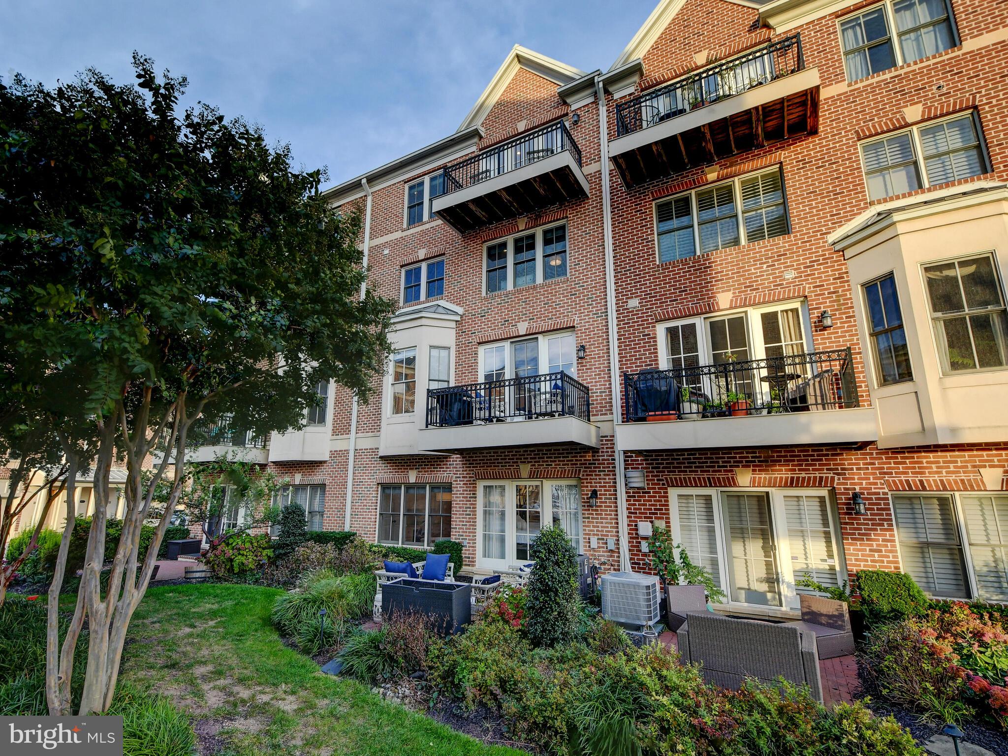 1230 Dockside Circle Baltimore, MD 21224 - Photo 47 of 70 a view of a brick building next to a yard