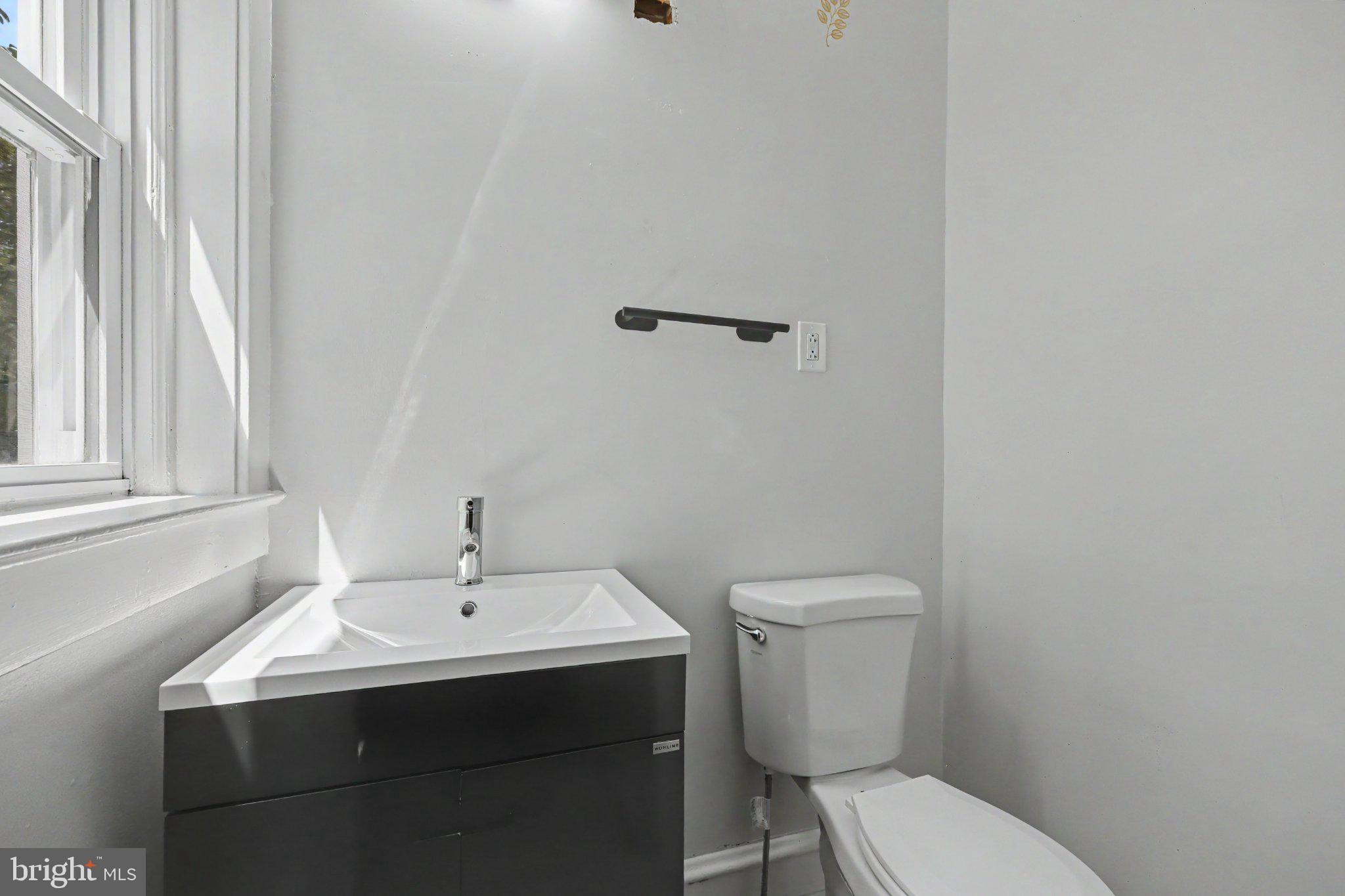 2470 Dutton Mill Road Aston, PA 19014 - Photo 24 of 52 1ST FLOOR POWDER ROOM