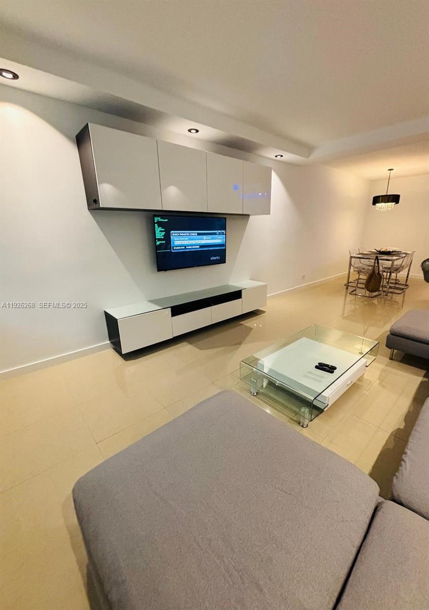 7441 Wayne Avenue, Unit 1R Miami Beach, FL 33141 - Photo 15 of 25 a living room with furniture