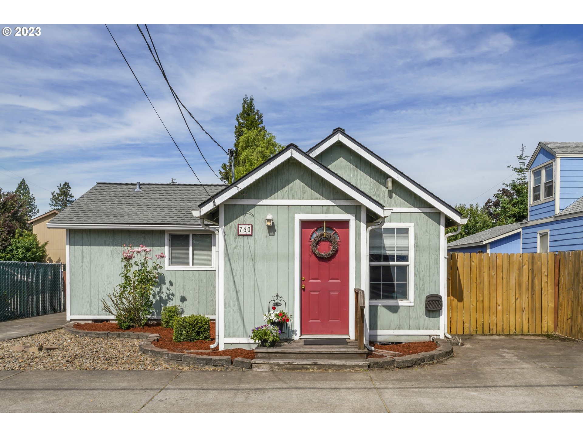 760 28th Street Springfield, OR 97477 - Photo 2 of 30 a front view of house with yard