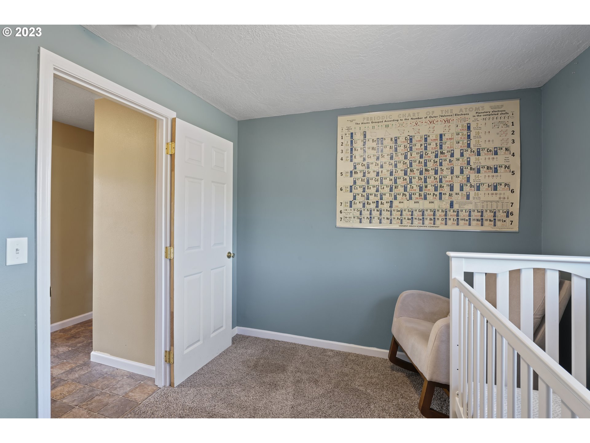 760 28th Street Springfield, OR 97477 - Photo 23 of 30 a view of hallway with furniture