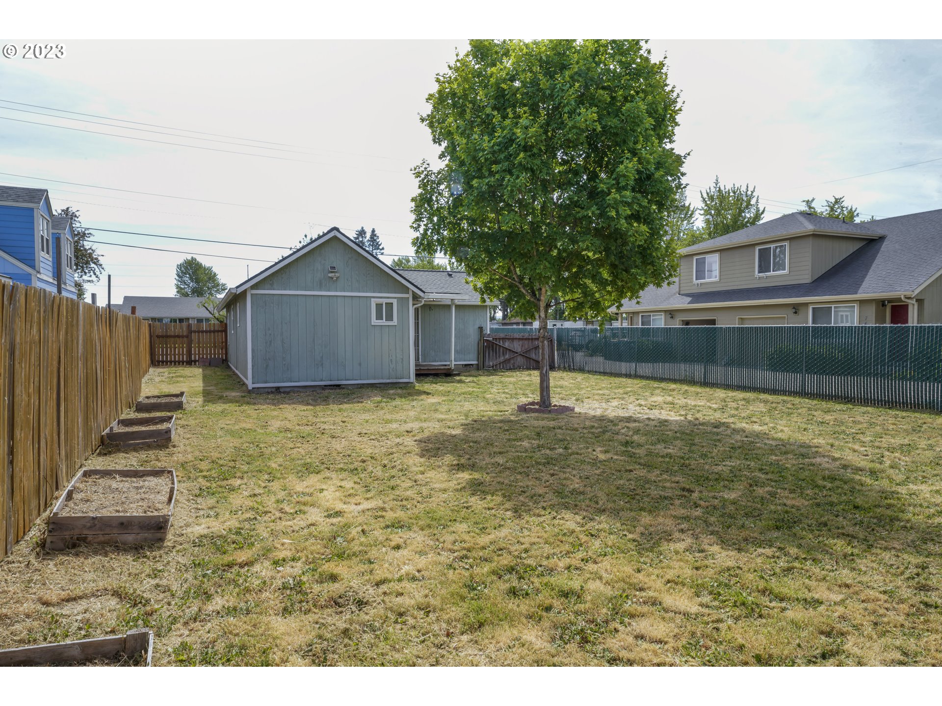 760 28th Street Springfield, OR 97477 - Photo 27 of 30 a house view with a garden space