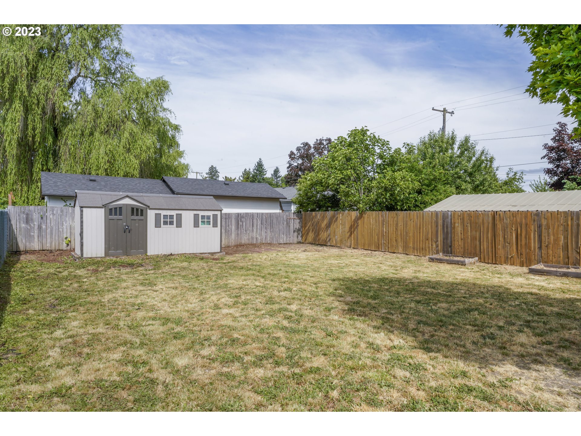 760 28th Street Springfield, OR 97477 - Photo 29 of 30 a backyard of a house