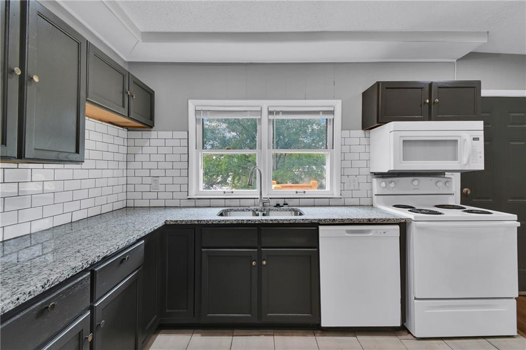 501 Lexington Road Pleasant Hill, MO 64080 - Photo 10 of 25