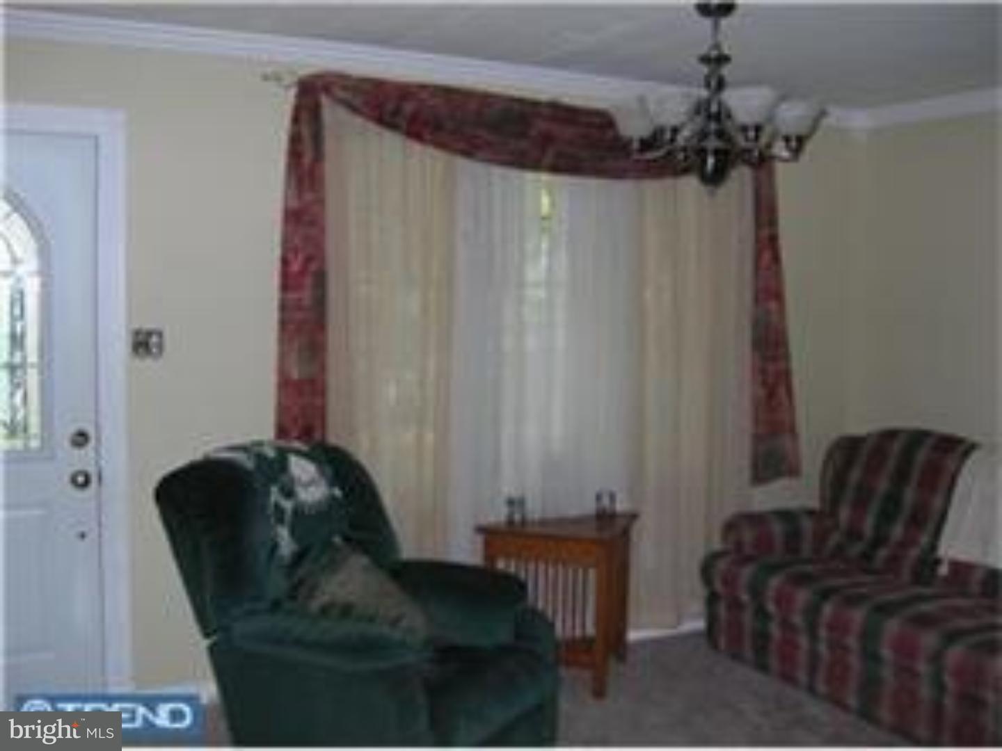216 Somerset Road Deptford, NJ 08096 - Photo 4 of 18 Living Room