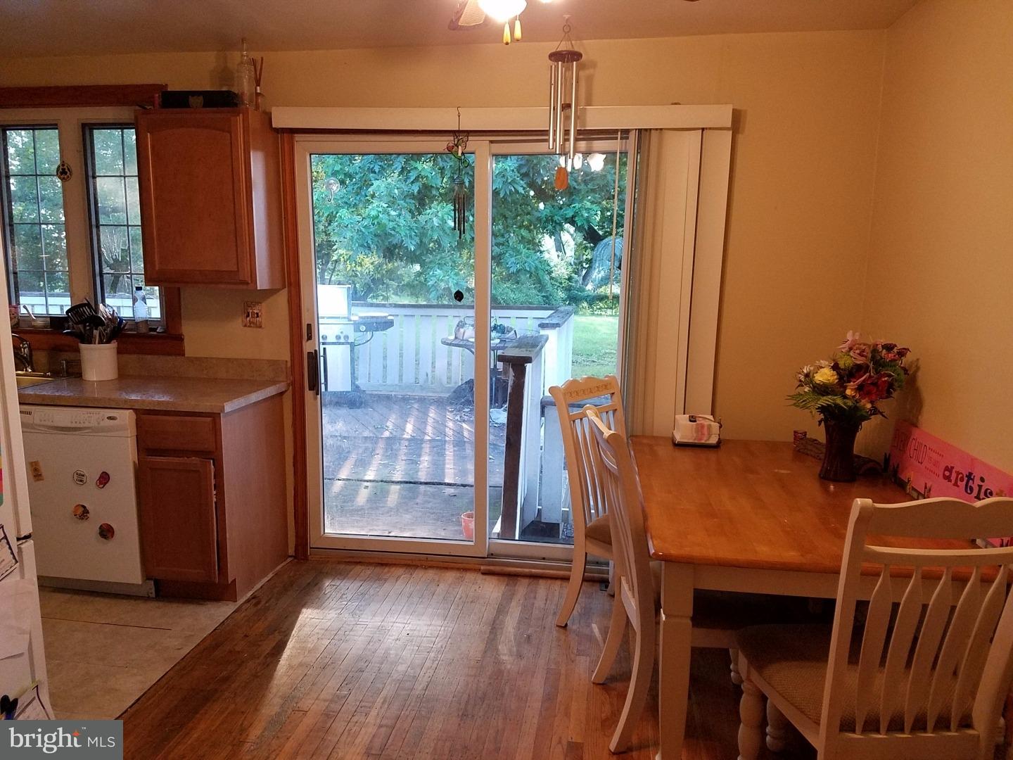 216 Somerset Road Deptford, NJ 08096 - Photo 5 of 18 Kitchen