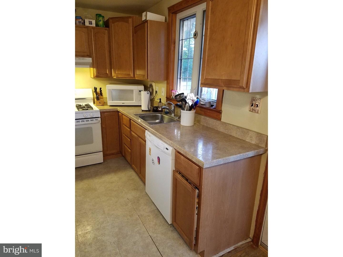 216 Somerset Road Deptford, NJ 08096 - Photo 7 of 18 Kitchen