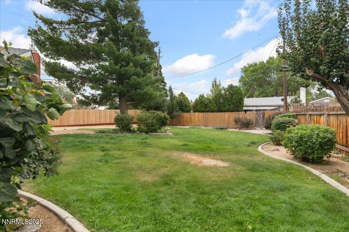 610 Akard Circle Reno, NV 89503 - Photo 24 of 28 a garden view