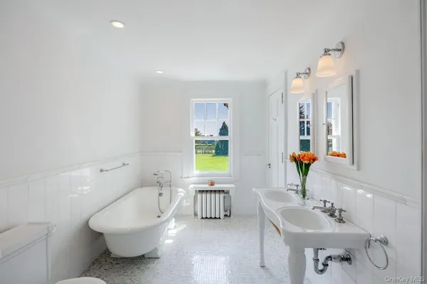 $60,000 | 94 Quogue Street, Quogue, NY 11959