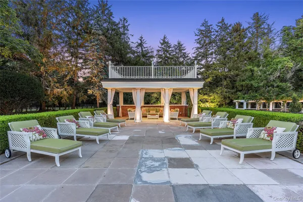 $60,000 | 94 Quogue Street, Quogue, NY 11959