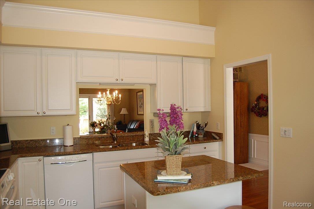 1126 Rock Valley Drive, Unit 47 Rochester, MI 48307 - Photo 8 of 14 Rock Valley 1126 006