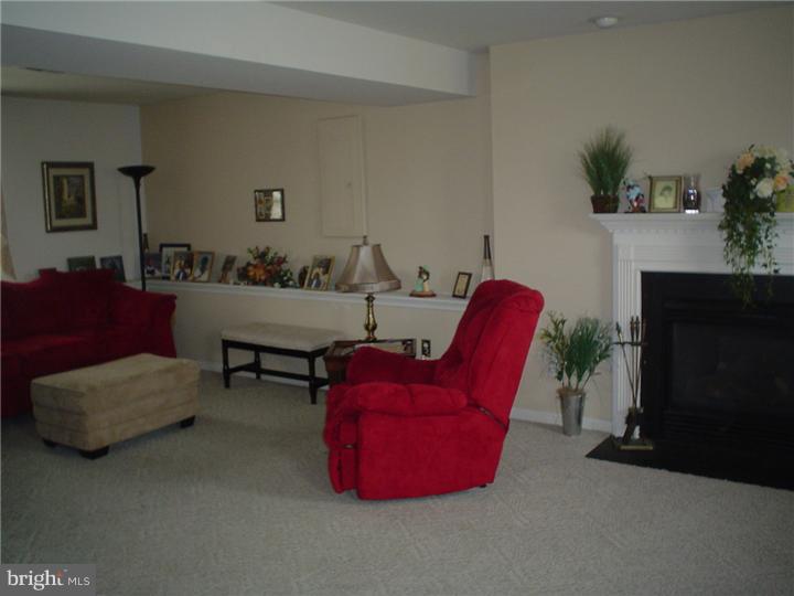 20 East Lexton Road New Castle, DE 19720 - Photo 12 of 16 Family Room