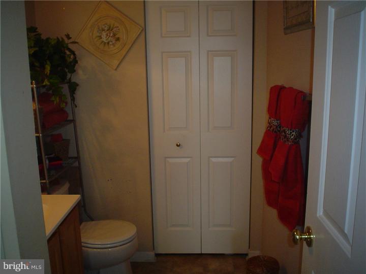 20 East Lexton Road New Castle, DE 19720 - Photo 15 of 16 Bathroom