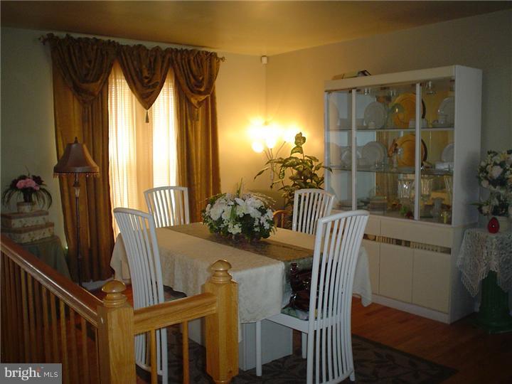 20 East Lexton Road New Castle, DE 19720 - Photo 3 of 16 Dining Room