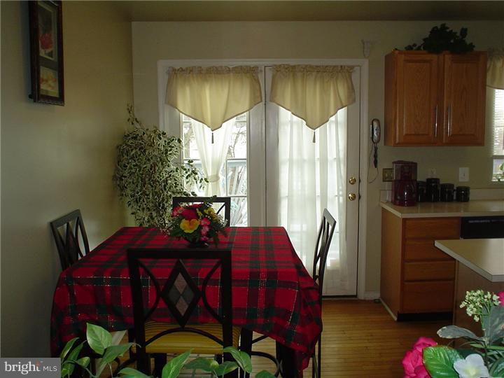 20 East Lexton Road New Castle, DE 19720 - Photo 6 of 16 Kitchen