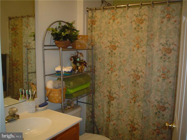 20 East Lexton Road New Castle, DE 19720 - Photo 7 of 16 Bathroom