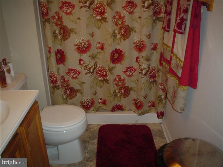 20 East Lexton Road New Castle, DE 19720 - Photo 9 of 16 Bathroom
